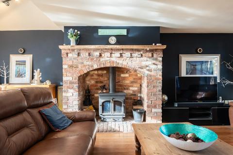 5 bedroom semi-detached house for sale, Heathcote Road, Whitnash, Leamington Spa