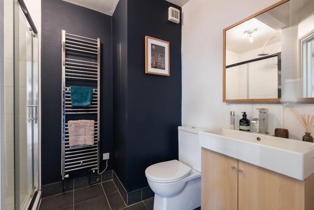 Gf shower room-1.jpg