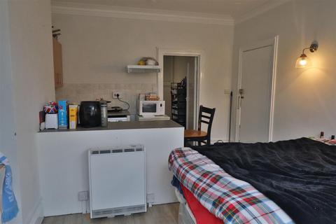 1 bedroom flat to rent, Pavilion Road, Worthing