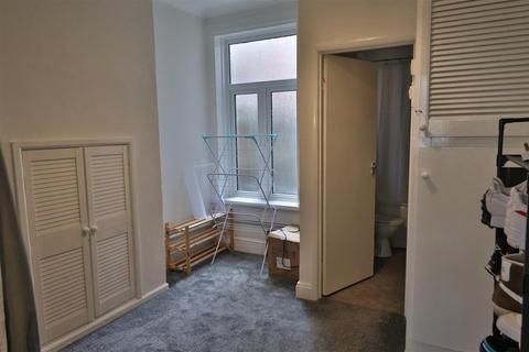 1 bedroom flat to rent, Pavilion Road, Worthing