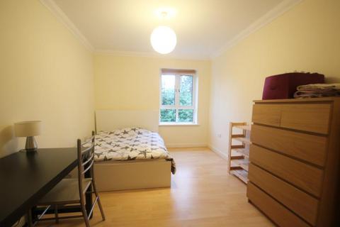 2 bedroom flat to rent, Copper Beech House, Woking GU22