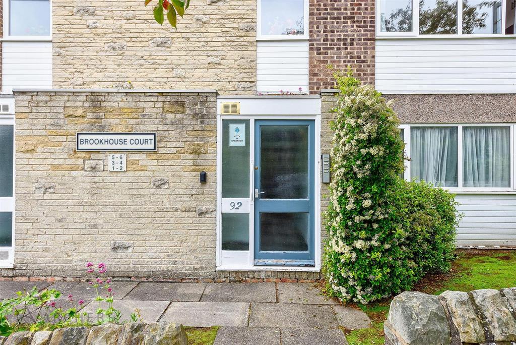Flat4,92 Brookhouse Hill(Exterior)(3of6).jpg