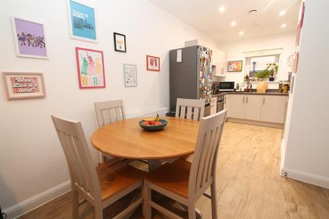 1 bedroom flat for sale, 190 London Road, Wallington SM6