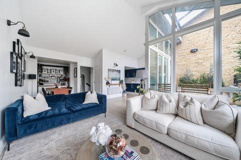 2 bedroom apartment for sale, Western Gateway, London