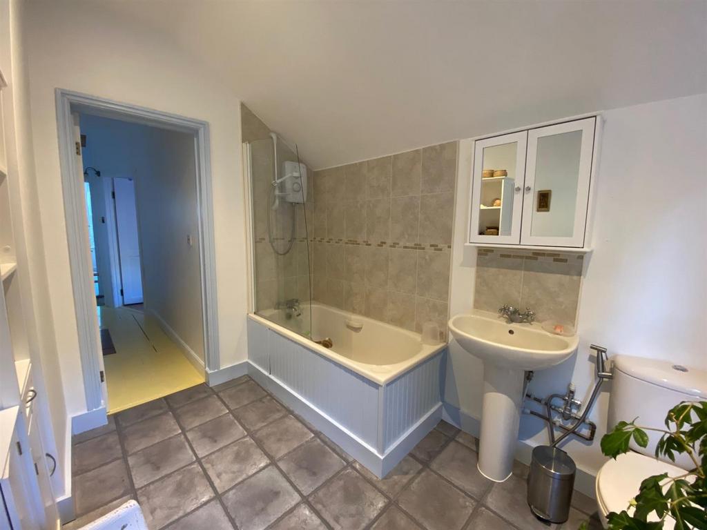Bathroom.jpg
