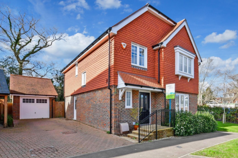 4 bedroom detached house for sale, Kingfisher Drive, Crowborough, East Sussex