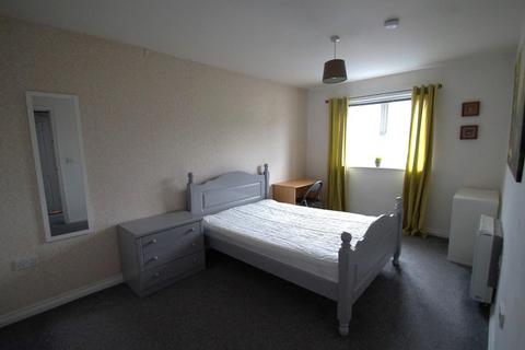 3 bedroom private hall to rent, 27 Farrier Close, Pity Me