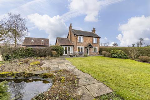 4 bedroom detached house for sale, Forest Road, Oxton NG25