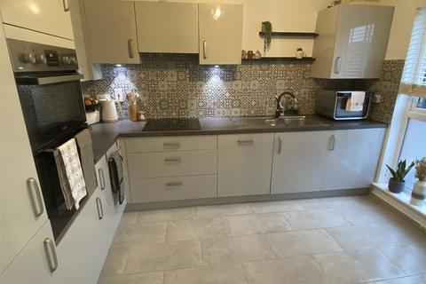4 bedroom end of terrace house for sale, Ketley Park Road, Ketley, Telford, Shropshire, TF1