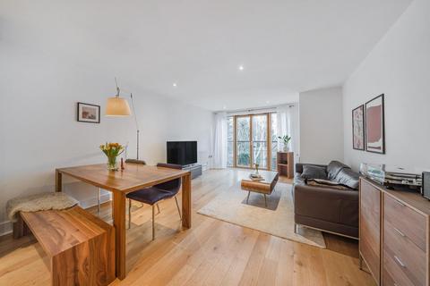 2 bedroom flat for sale, Houghton Square, Clapham