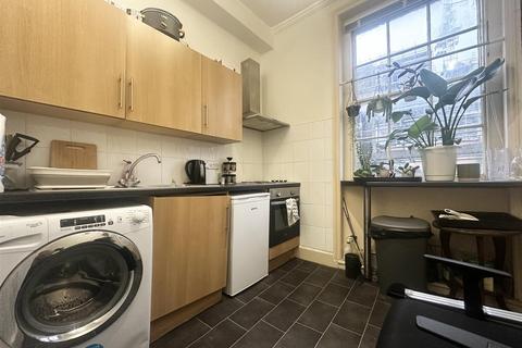 Studio to rent, High Street, Gravesend