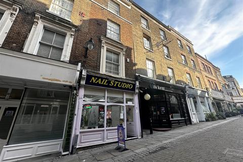 Studio to rent, High Street, Gravesend