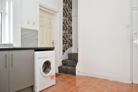 2 bedroom terraced house to rent, Wyndale Road, Oldham