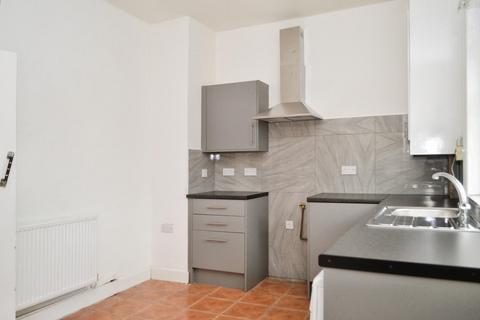 2 bedroom terraced house to rent, Wyndale Road, Oldham