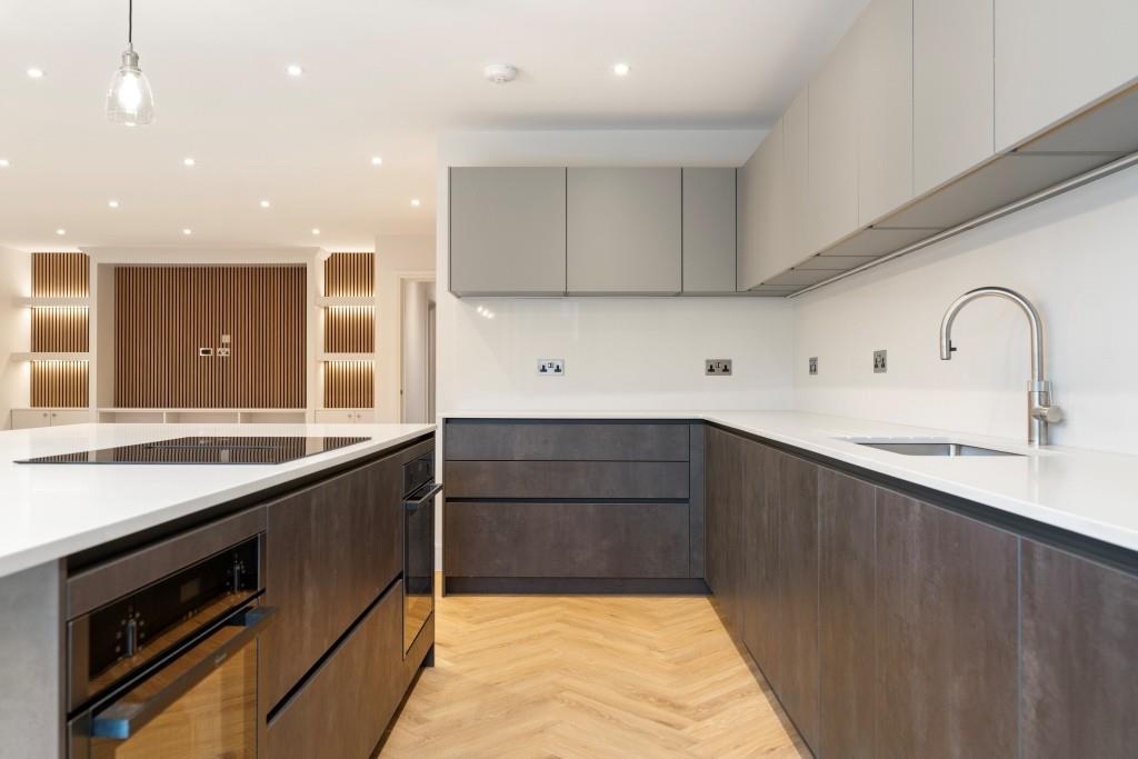 Kitchen2.jpg