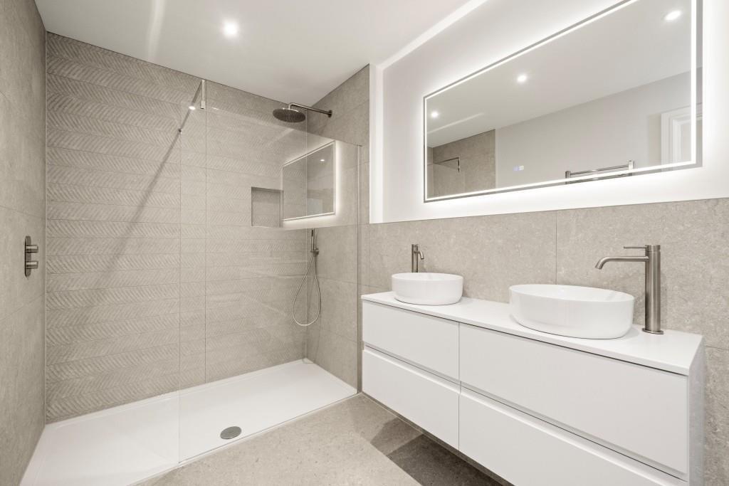 Ensuite 1.jpg