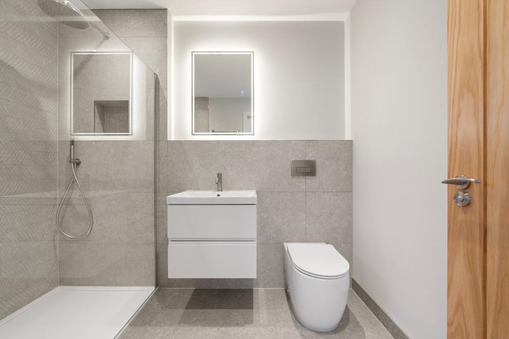 Ensuite 2.jpg
