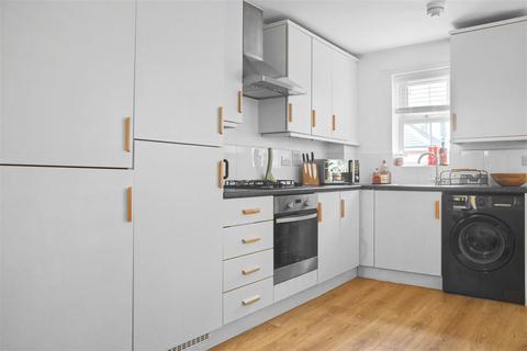 2 bedroom flat for sale, Plaxton Way, Ware