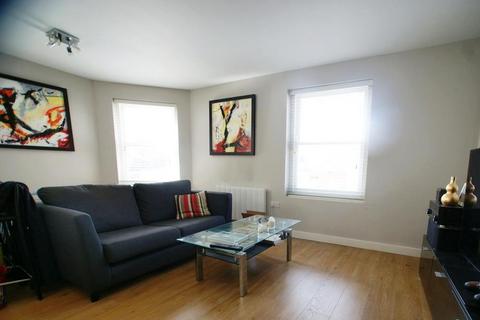 1 bedroom flat to rent, Fulham Palace Road, London