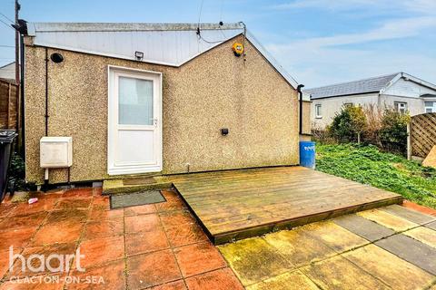 2 bedroom bungalow to rent, Beach Way, CLACTON-ON-SEA