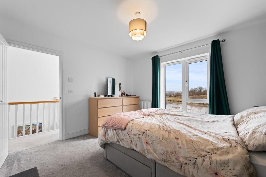 BEDROOM 1.jpg