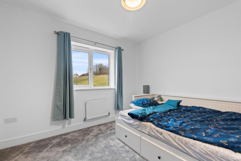 BEDROOM 4 02.jpg