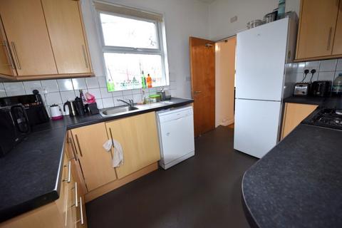 5 bedroom house to rent, Brudenell Road