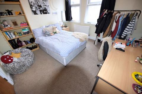 5 bedroom house to rent, Brudenell Road