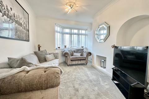 3 bedroom terraced house for sale, Southend Arterial Road, Hornchurch