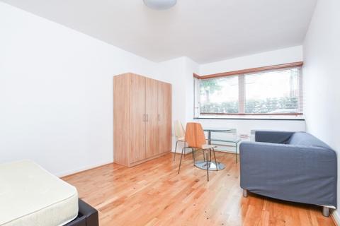 Studio to rent, Sudbrooke Road London SW12