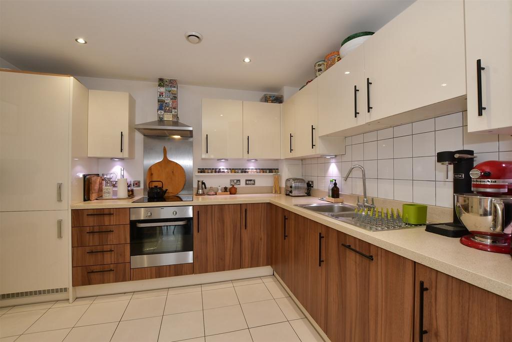 Whitehouse, London E10 1 bed apartment - £198,000