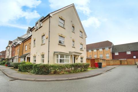 5 bedroom townhouse to rent, Benjamin Lane, Slough SL3