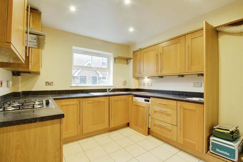 5 bedroom townhouse to rent, Benjamin Lane, Slough SL3