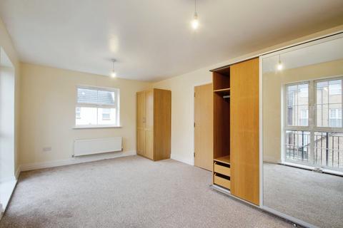 5 bedroom townhouse to rent, Benjamin Lane, Slough SL3