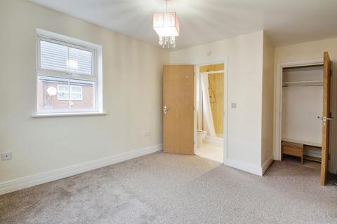 5 bedroom townhouse to rent, Benjamin Lane, Slough SL3