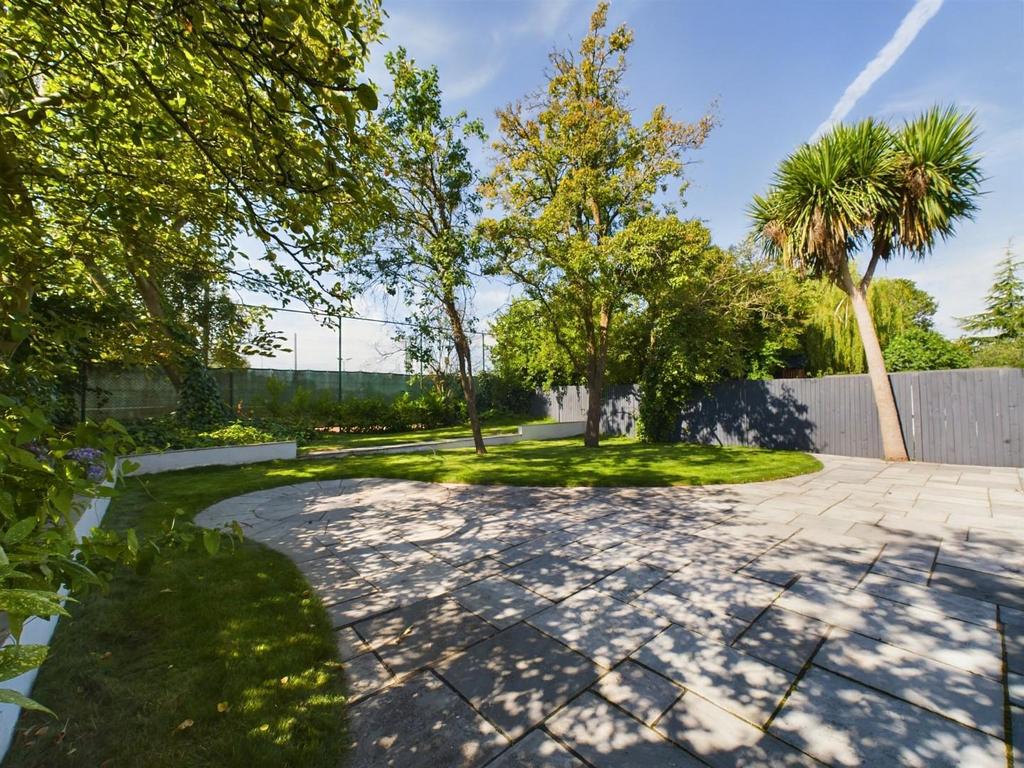 Communal Garden Reverse