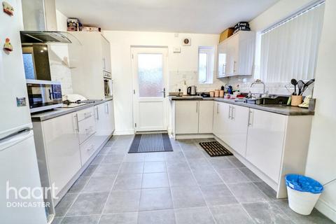 25 Field Road, Stainforth, Doncaster, DN7 5AQ