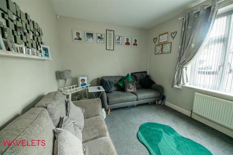 3 bedroom end of terrace house to rent, Stradbroke Avenue, Sheffield S13