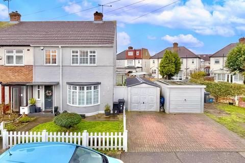 3 bedroom end of terrace house for sale, Fields Park Crescent, Chadwell Heath, RM6