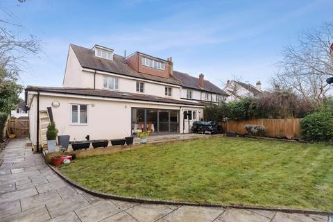 8 The Chase, Coulsdon, CR5 2EG