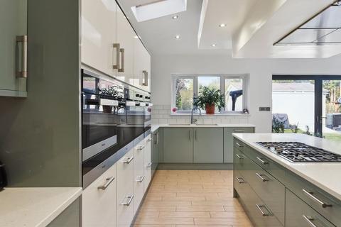 8 The Chase, Coulsdon, CR5 2EG