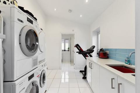 8 The Chase, Coulsdon, CR5 2EG