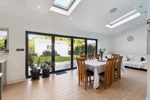 8 The Chase, Coulsdon, CR5 2EG