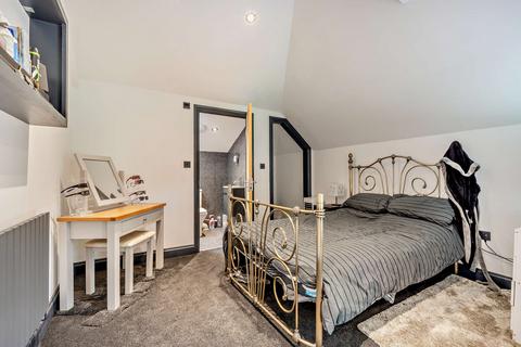 Sunny Lea Ash Lane, Down Hatherley, Gloucester, GL2 9PS