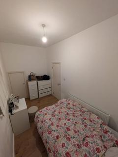 1 bedroom house of multiple occupation to rent, Hornsey Road, London N19