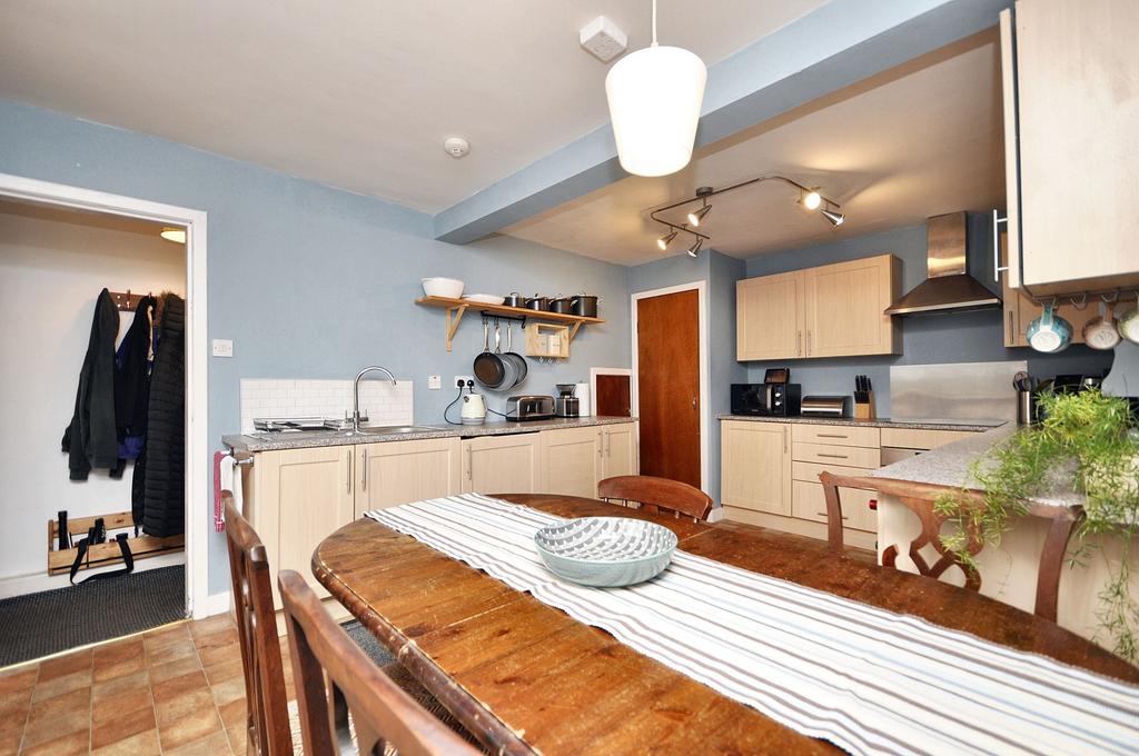 Dining kitchen