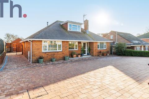 4 bedroom detached bungalow for sale, Newport PO30