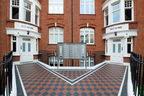 Hamlet Gardens, Ravenscourt Park, London, W6