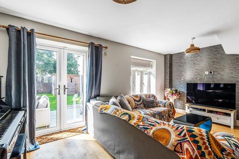 16 Eden Hall, Edenbridge, TN8 5QQ