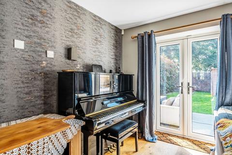 16 Eden Hall, Edenbridge, TN8 5QQ